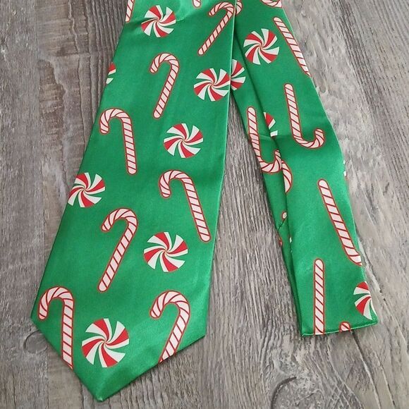 Christmas Necktie Christmas Party Fun Christmas Theme Print Tie Candy Canes NEW - Picture 2 of 5